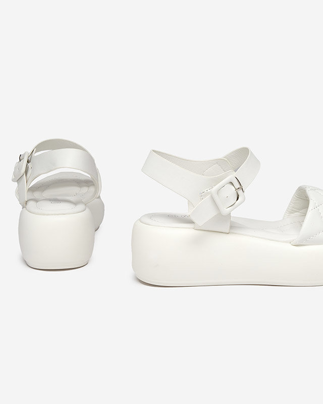 Dámské prošívané sandály na klínku z eko kůže v bílé barvě Baloui. Obuv