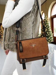 коричневий