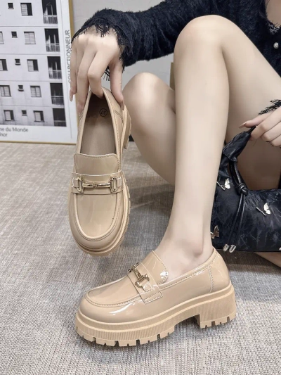 Royalfashion Жіночі патентовані мокасини Adelio