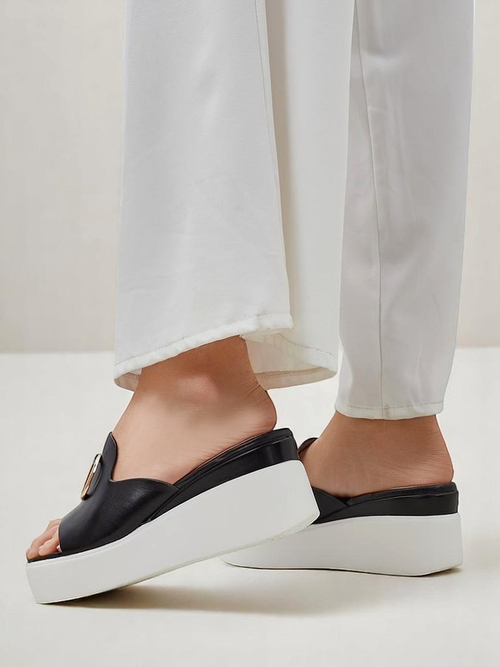 Royalfashion жіночі шльопанці на танкетці Daffin