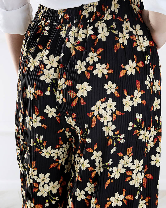 Dámské černé látkové kalhoty s květinami - Oblečení