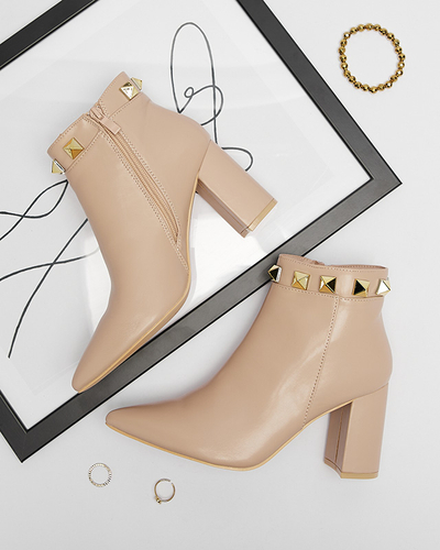 Béžové dámské kozačky zdobené cvočky Sertika - Obuv