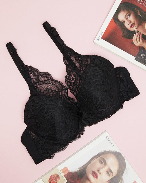 Чорний жіночий бюстгальтер пуш-ап з мереживом