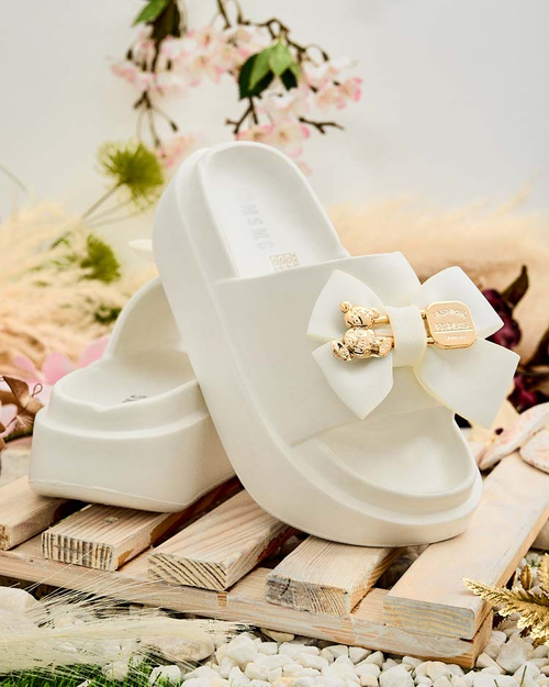 Royalfashion Жіночі гумові шльопанці з декоративним бантом Apis