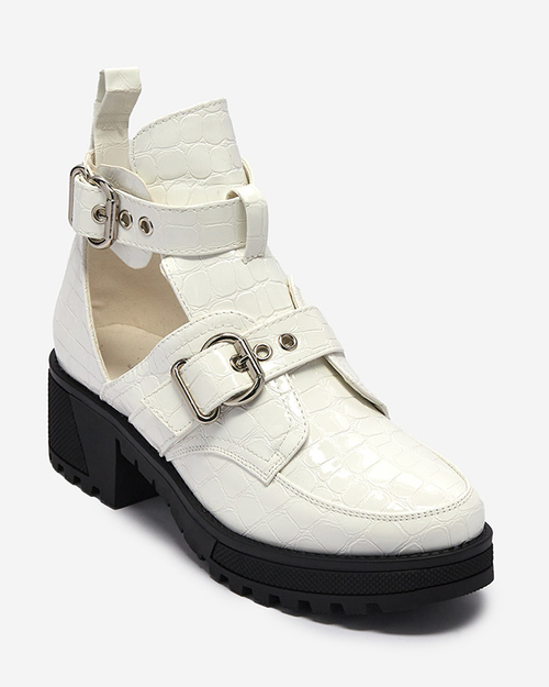 Чоботи білі лаковані жіночі з вирізом та тисненням Malevib- Взуття