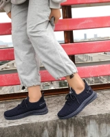 Темно-синій