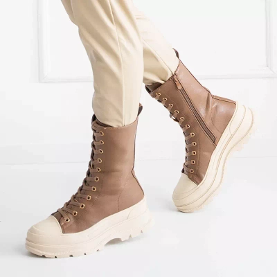 OUTLET Світло-коричневі жіночі чоботи на плоскому каблуці Magara - Туфлі