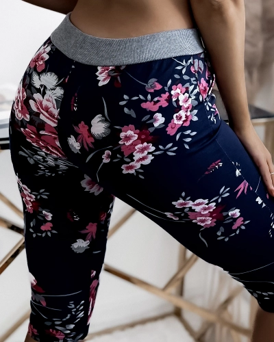Жіночі темно-сині шорти 3/4 з рожевими квітами PLUS SIZE - Одяг