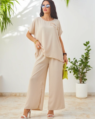 Royalfashion Dámský set s krátkým rukávem, dekorativním květinovým motivem a širokými kalhotami