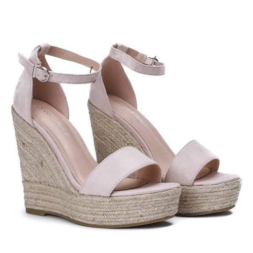 OUTLET Бежеві босоніжки на танкетці Carrie - Туфлі