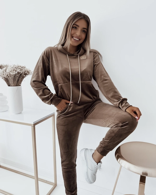 Жіночий спортивний комплект Royalfashion Velour світло-коричневий