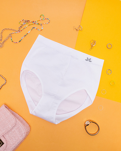 Dámské bílé tvarující slipy - Spodní prádlo