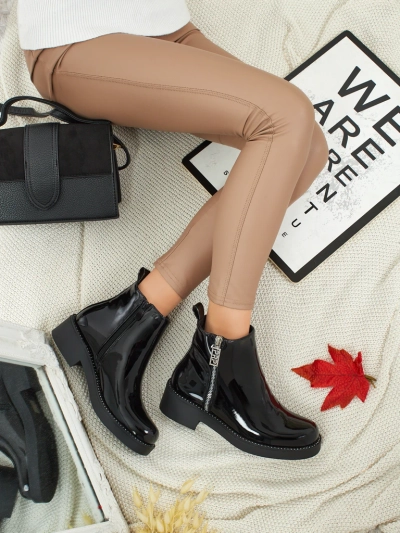 Lakované Dámské Kotníkové Boty z Eko Kůže Calvera