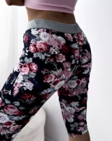 Tmavě modrá || Kaštanová