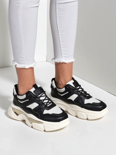 Кросівки Royalfashion для жінок на товстій підошві Lesalli