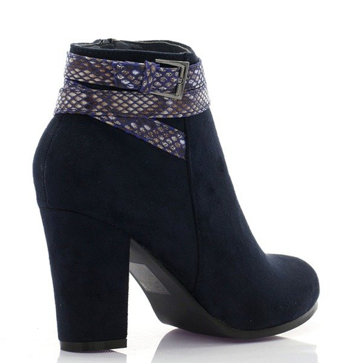 Granatowe botki z paskiem - Obuwie