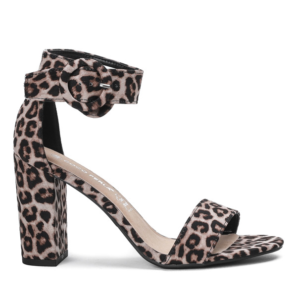 Sandały w panterkę na wyższym słupku Cocelle - Obuwie