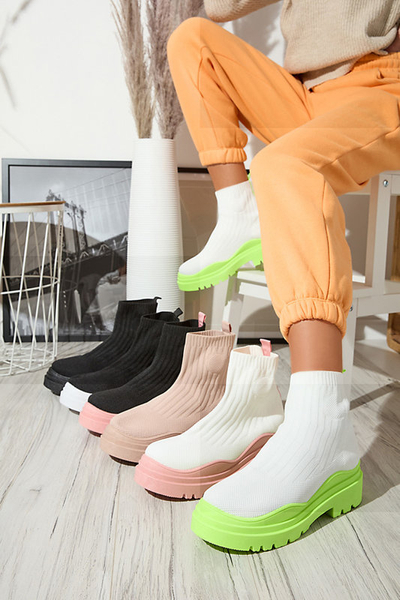 Dámské kozačky na silnější podrážce v bílé a růžové barvě Korlic-Shoes