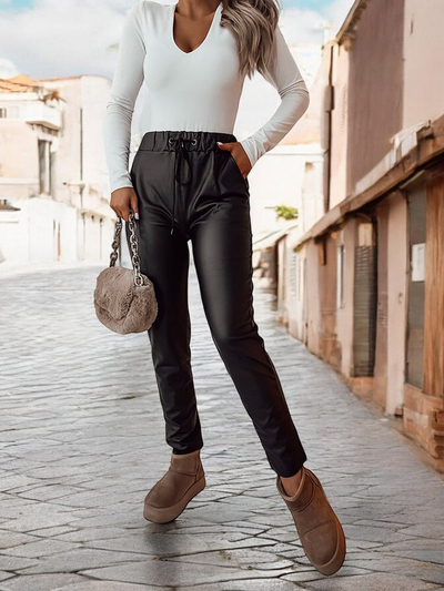 Royalfashion Dámské kalhoty z ekokůže v tmavě zelené barvě