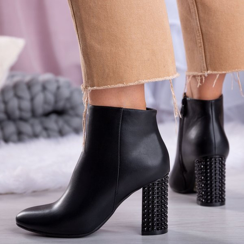 Чорні черевики на високій халяві на шпильках Tevassa - Взуття