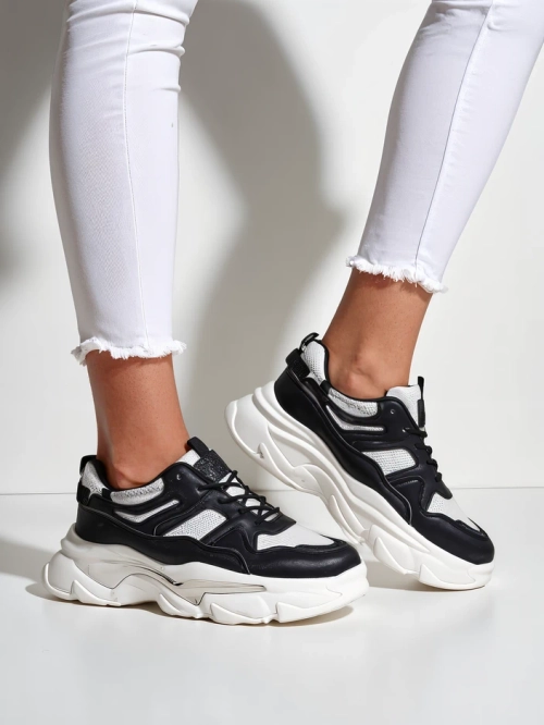 Кросівки Royalfashion для жінок на товстій підошві Lesalli