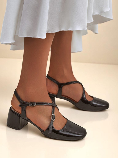 Royalfashion Жіночі туфлі на низьких підборах з декоративними ремінцями Lollita