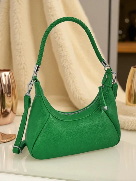 Royalfashion Маленька жіноча сумочка з екошкіри з декоративним ремінцем Lacquea