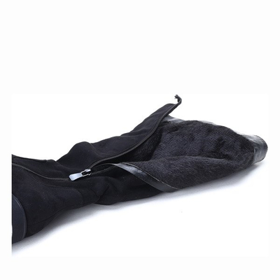 Czarne kozaki na platformie An - Obuwie