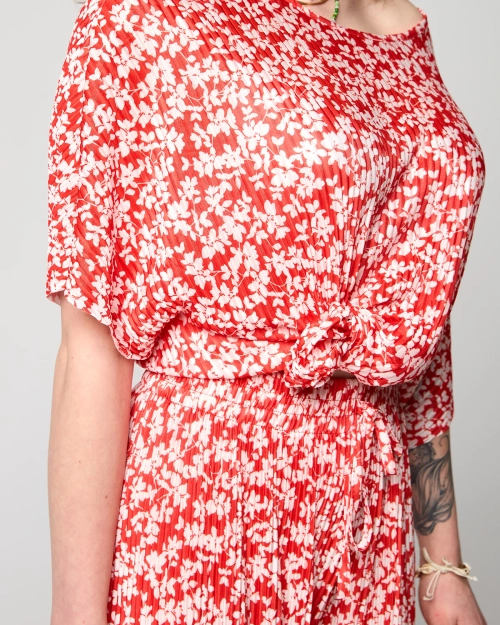 Червоний жіночий плісирований комплект з чорними квітами - Одяг