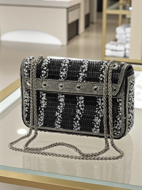 Кокетлива жіноча сумочка з цирконами Zyora