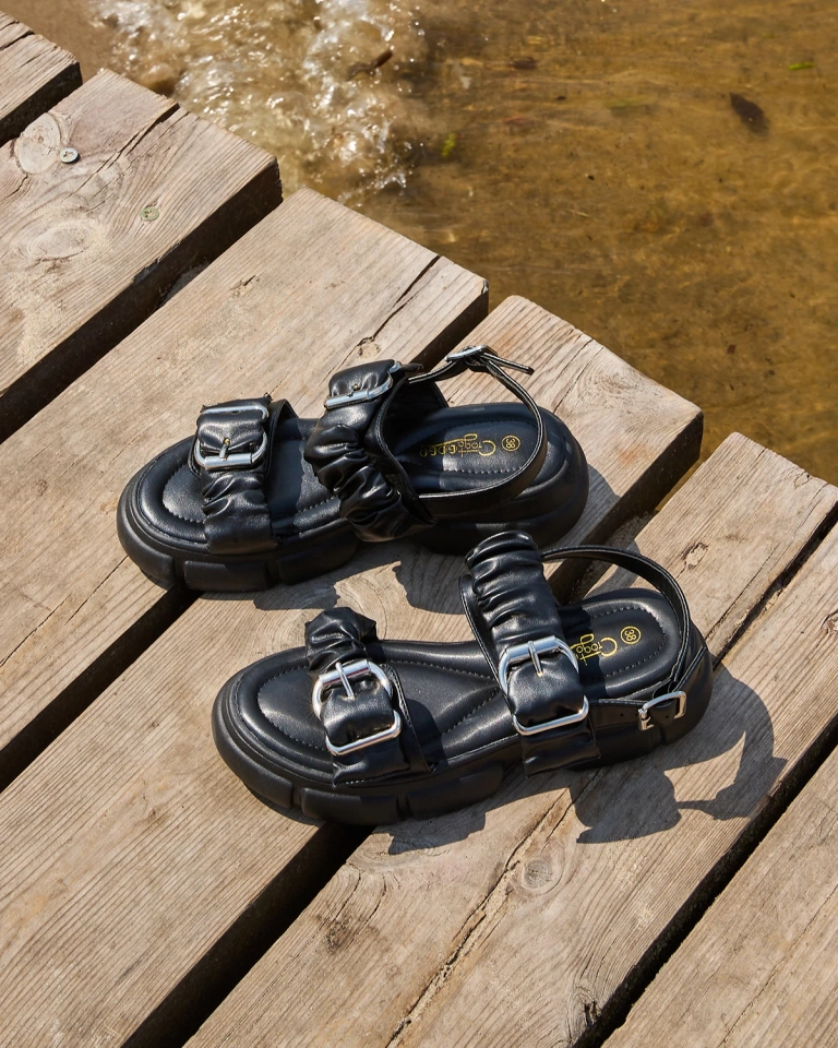 Royalfashion Černé dámské sandály na silnější podrážce Bannat