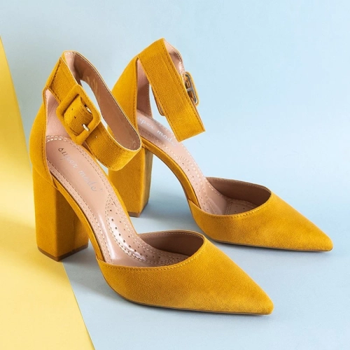 OUTLET Жіночі туфлі гірчичного кольору Adiess - Взуття