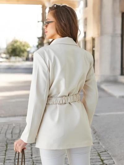 Royalfashion Жіночий блейзер з поясом та декоративною квіткою
