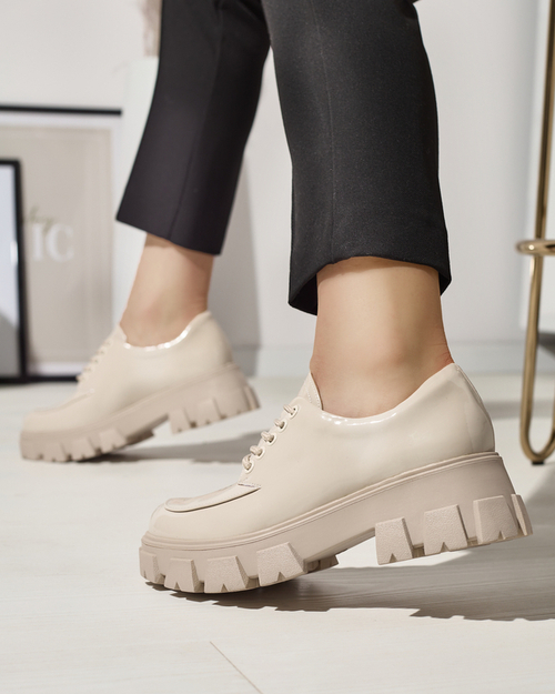 Бежеві жіночі туфлі на рельєфній підошві Ginara