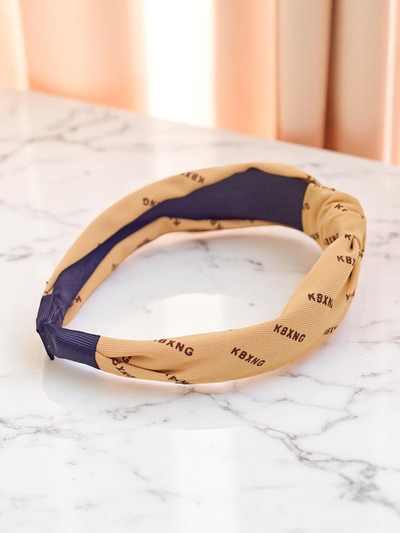 Royalfashion Pletená vzorovaná čelenka do vlasů Grafit Boom