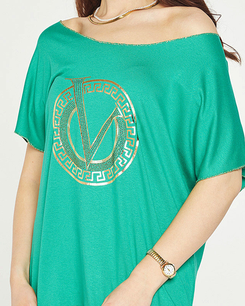 Зелена футболка з принтом і цирконами