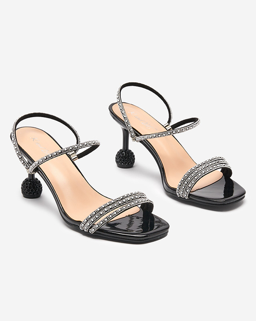 Чорні лаковані шльопанці на низьких підборах Lakopi