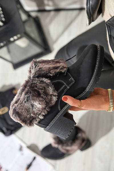 Чорні жіночі черевики на низьких підборах Kalera