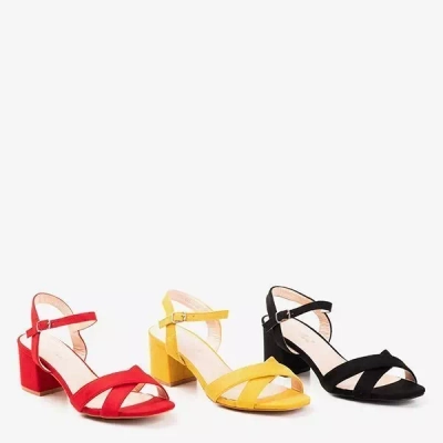 OUTLET Жовті босоніжки на низькому каблуці від Jonila - Взуття