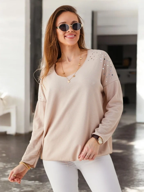 Royalfashion Жіночий тонкий в'язаний светр з стразами на плечах