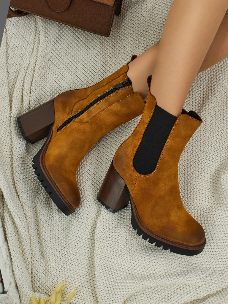 Dámské kotníkové boty Soreya z eko semiše na sloupku