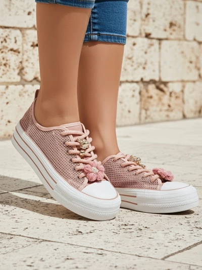 Royalfashion Жіночі перфоровані кросівки з прикрасами Osdo