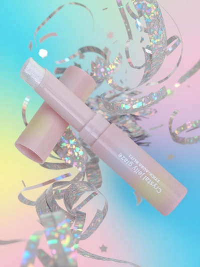 Třpytivá rtěnka v odstínu Rosy Gem