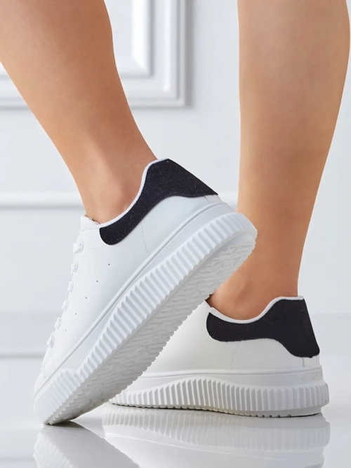 Жіночі снікерси Callista на платформі з екологічної шкіри білі-чорні