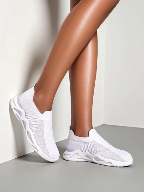 Royalfashion Жіночі снікери без шнурівки з стразами Elavises