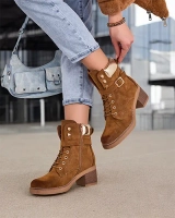 коричневий