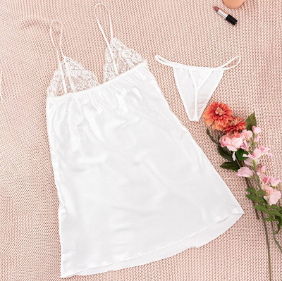 Dámská bílá krajková noční košile s tangy - Belizna