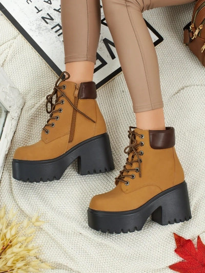 Dámské kotníkové boty z eko semiše na sloupkovém podpatku a platformě Tavlissa