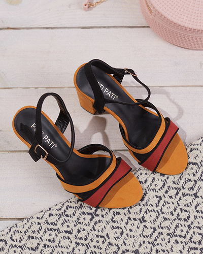 Жіночі босоніжки на пості в гірчичному Хром- Взуття