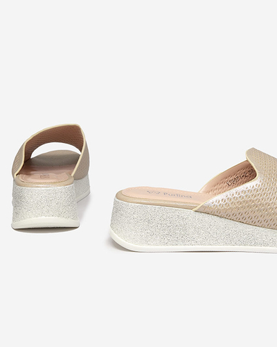 Zlaté dámské prolamované pantofle na klínku Lekisa s brokátem - Boty